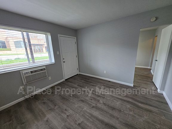 3rd image of 2621 S Big Bend Blvd Unit 2