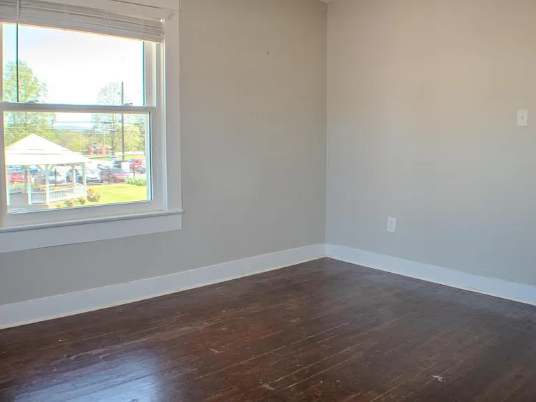 304 W Colville St — Photo 5