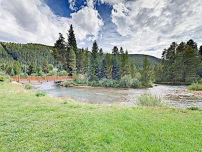 Located right next to the Snake River.