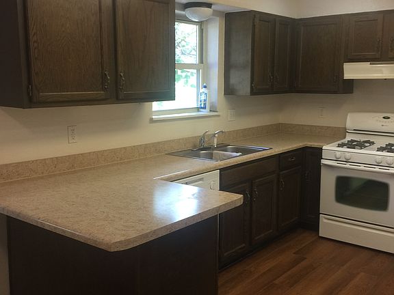 3rd image of 608 E 138th Pl
