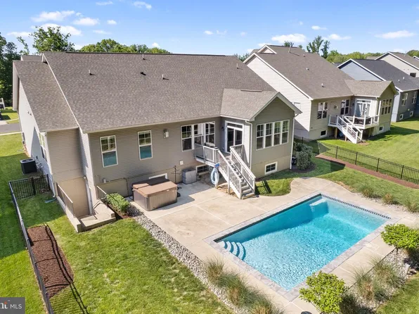 4853 Point Rd, Warrenton, VA 20187