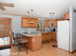 8220 Waterford Dr, Lambertville, MI 48144