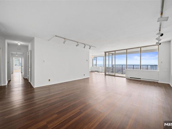6 Horizon Rd APT 2402, Fort Lee, NJ 07024