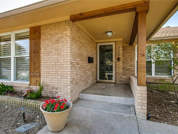 3rd image of 733 Sherwood Dr