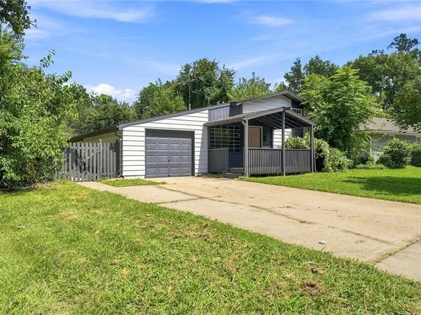 8214 Ruskin Way, Kansas City, MO 64134