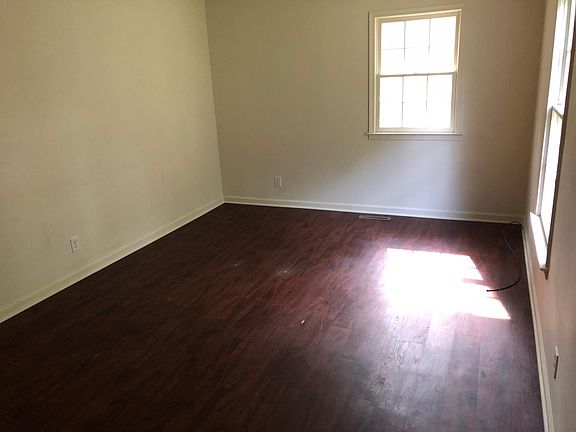 3rd image of 101 Crutchfield Cir