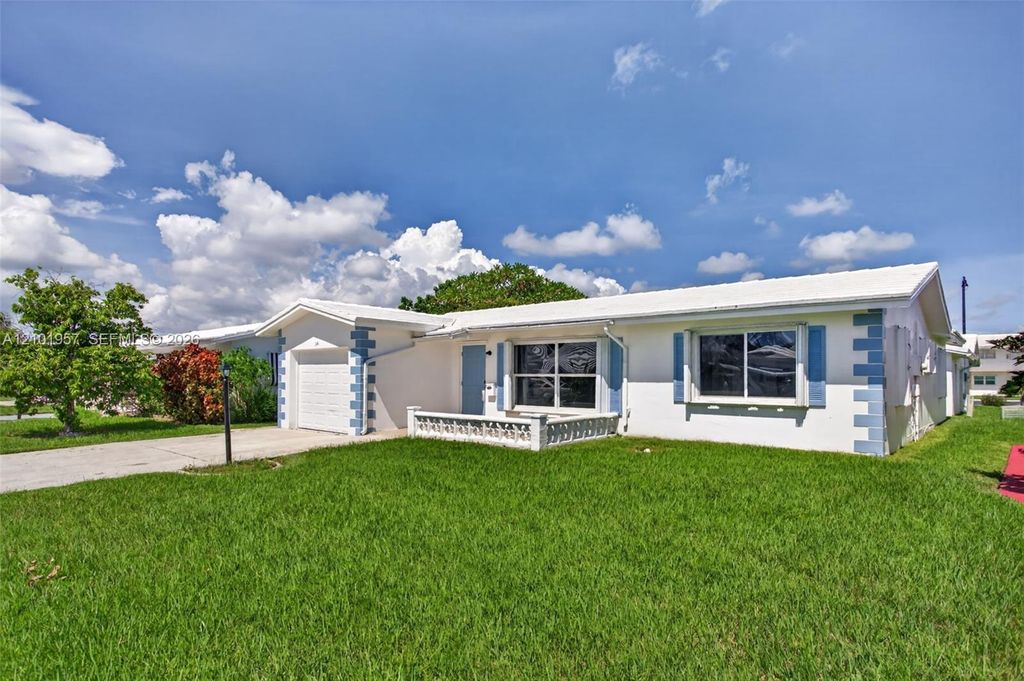 341 NW 25th Ct, photo 2