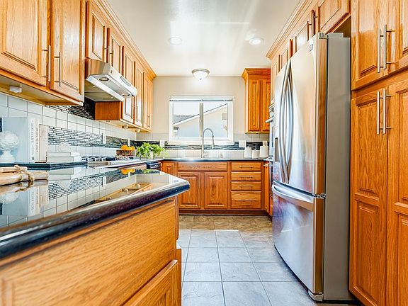 3rd image of 8420 Diane Ct