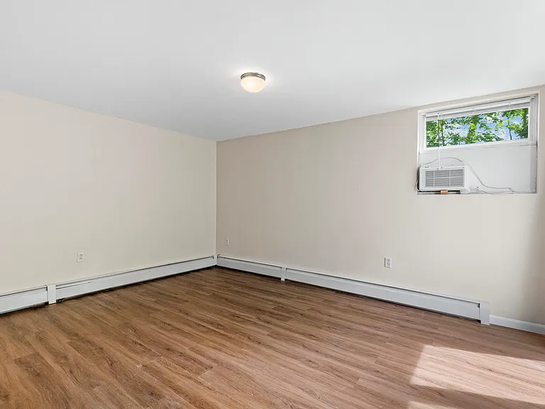 2355 Shepard Ave — Photo 28