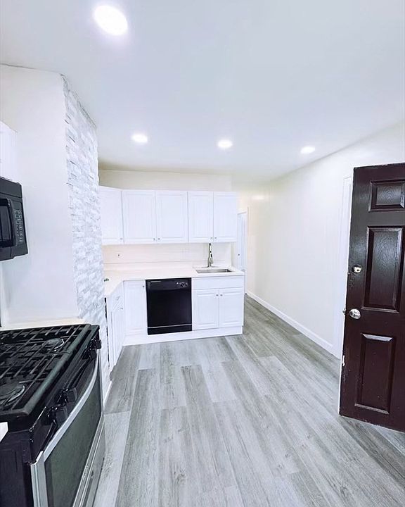 1st image of 378 Chelsea St #2