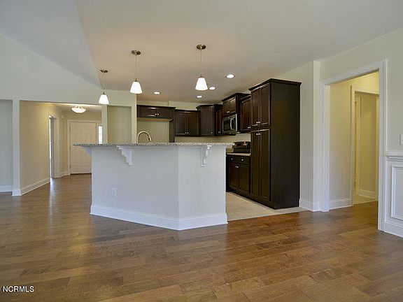 4th image of 288 N Hills Dr