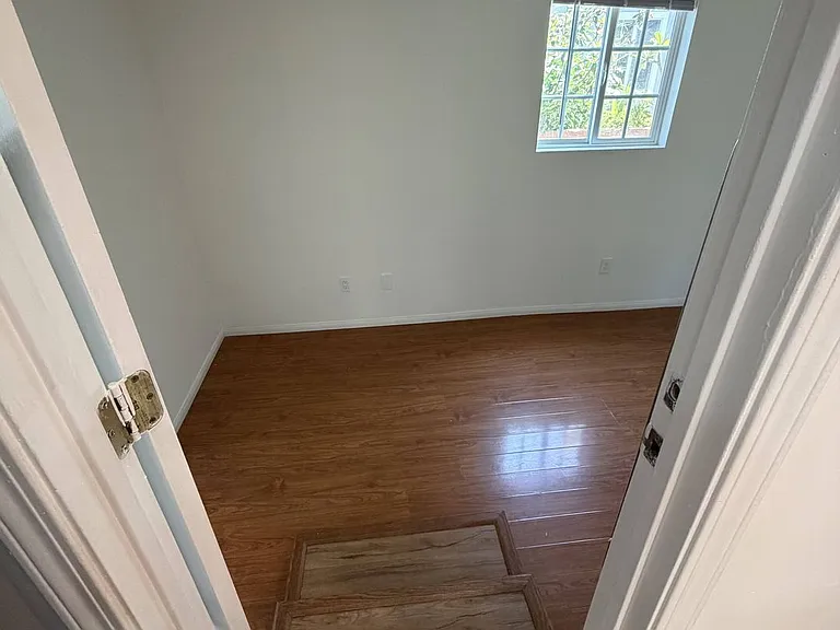 1104 N Frederic St — Photo 31