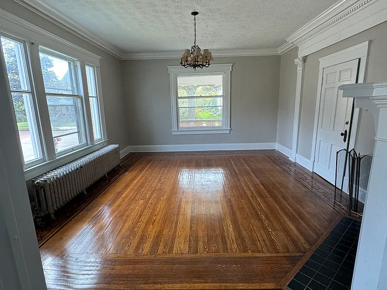 82 Oakdale Ave — Photo 4
