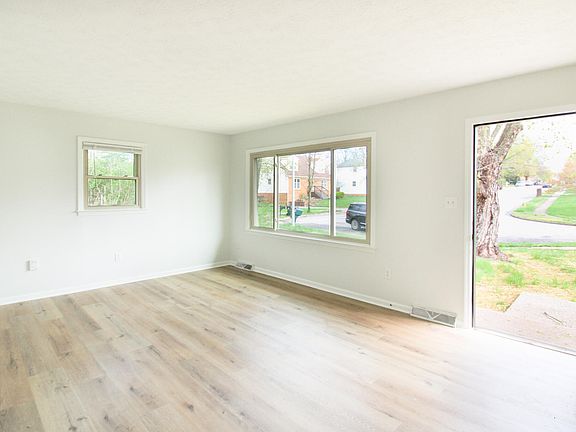 4th image of 3909 Hidden Springs Dr