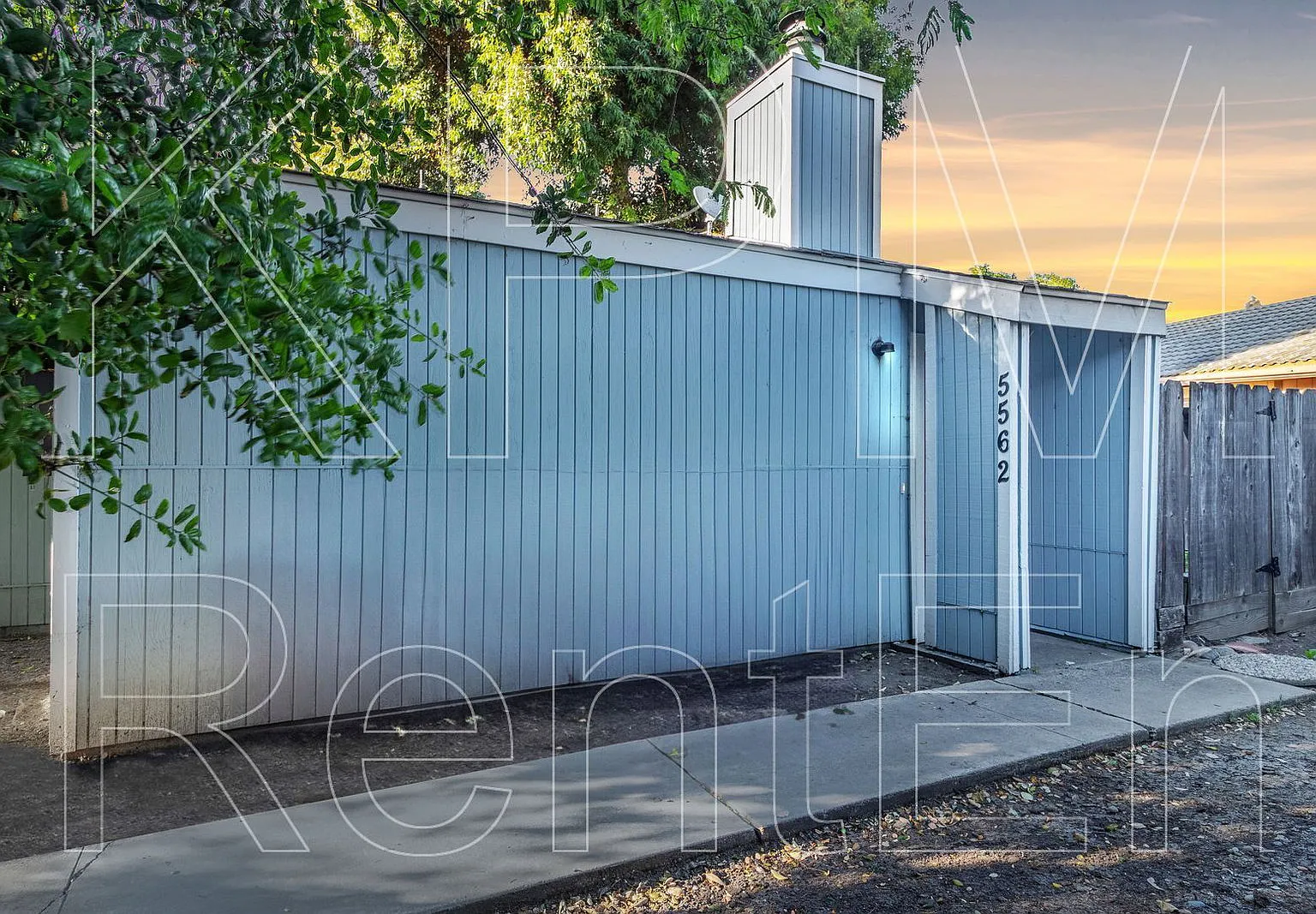 3 bed, 2.0 bath, 1017 sqft, $1,900 — Photo 1