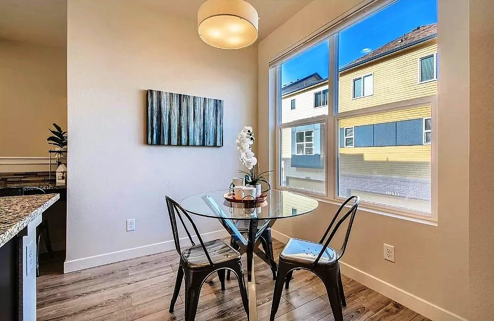 2 bed, 1242 sqft, $2,500 — Photo 4
