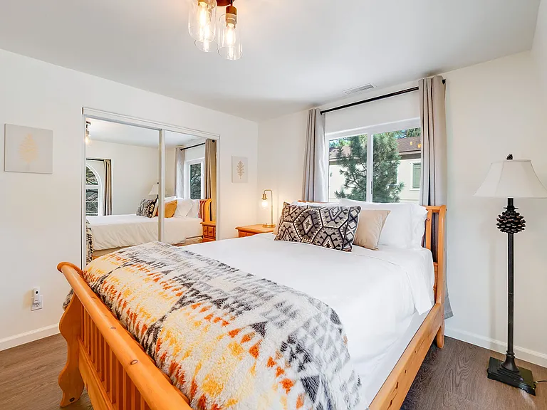 692 Santa Barbara Ave — Photo 21