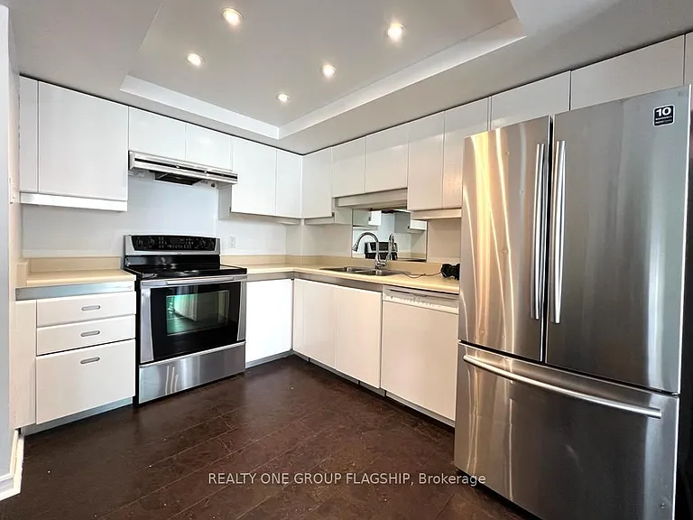 65 Harbour Sq S #2007 — Photo 4