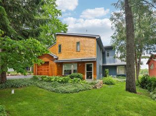 W10134 Schiefelbein Rd, Poynette, WI 53955