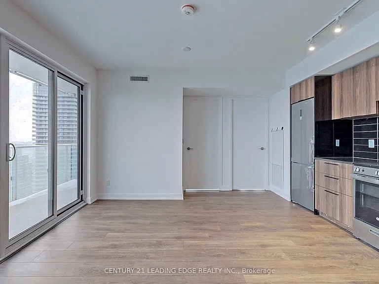 501 Yonge St #5102 — Photo 7