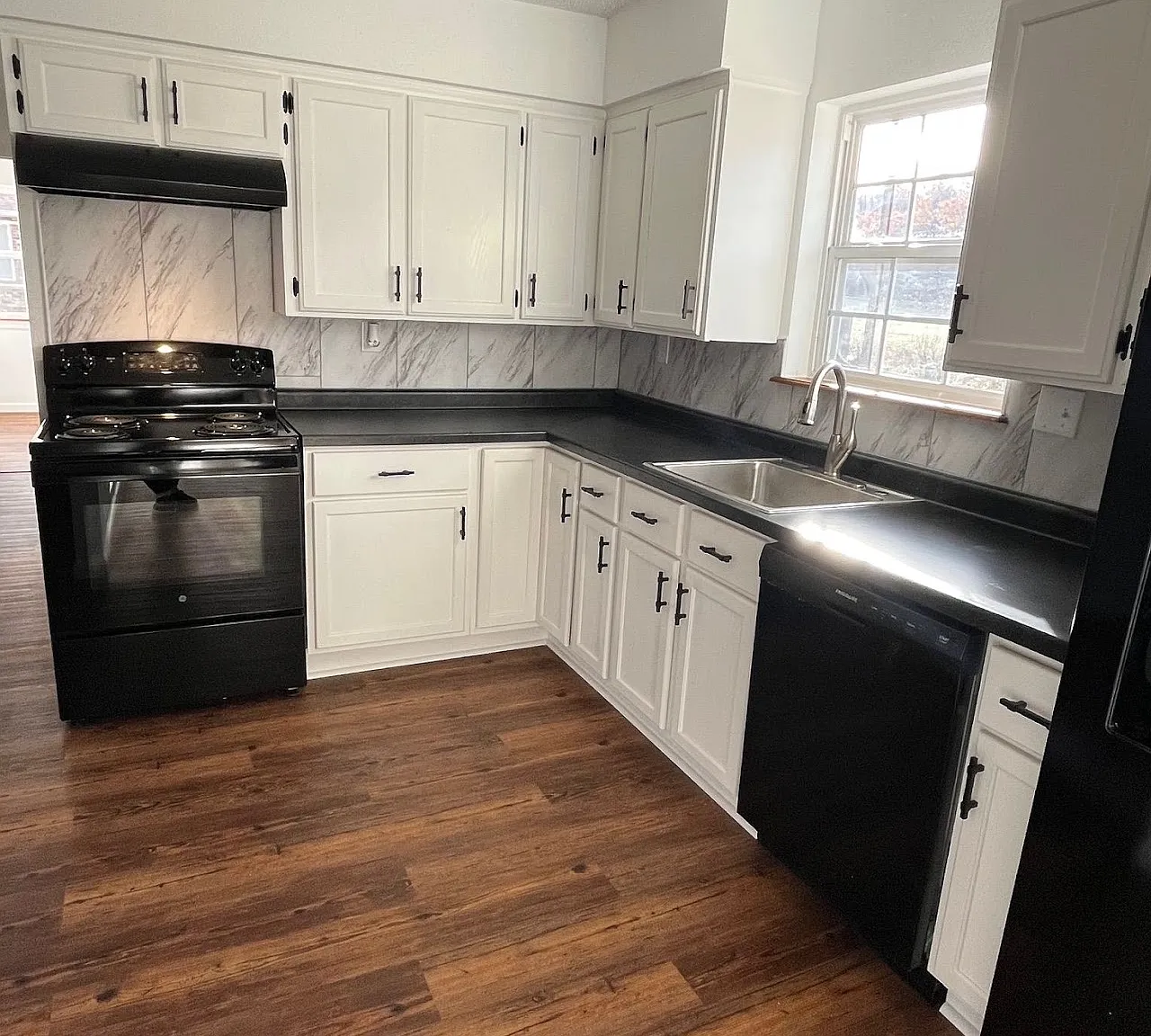 3 bed, 1000 sqft, $1,000 — Photo 2