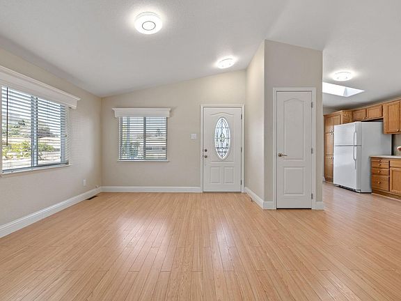 4th image of 124 Westgate Circle