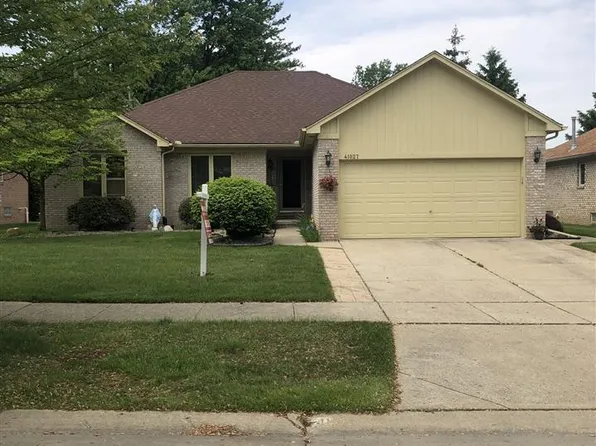 41027 Hidden Oaks Dr, Clinton Township, MI 48038