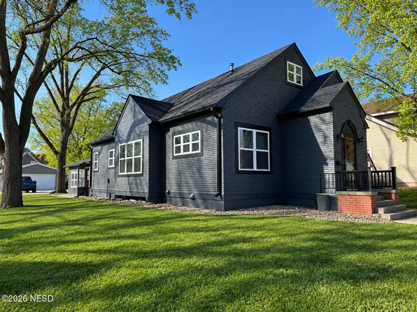 809 N Broadway St, Watertown, SD 57201