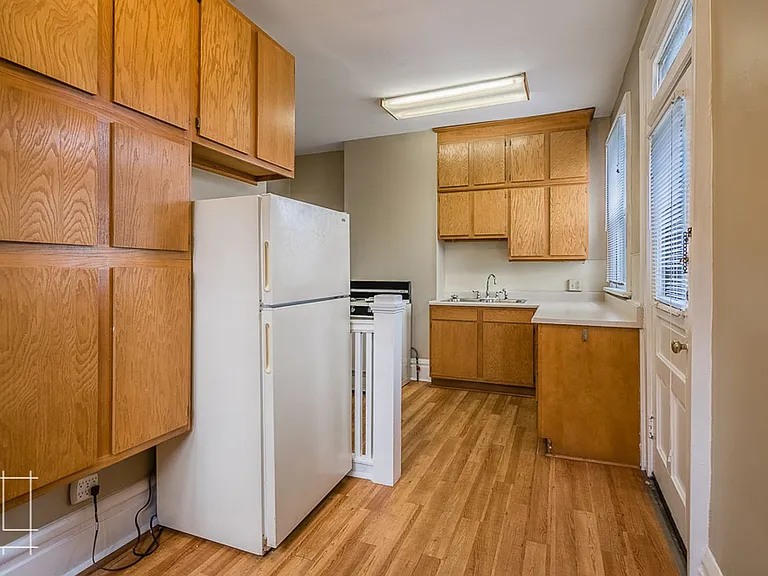 229 W 1st Ave — Photo 10
