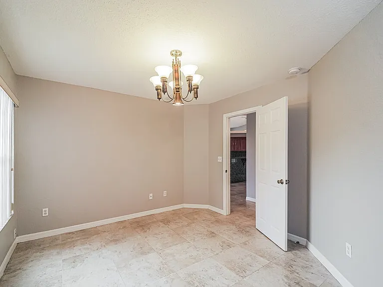 433 SW 6th St — Photo 8