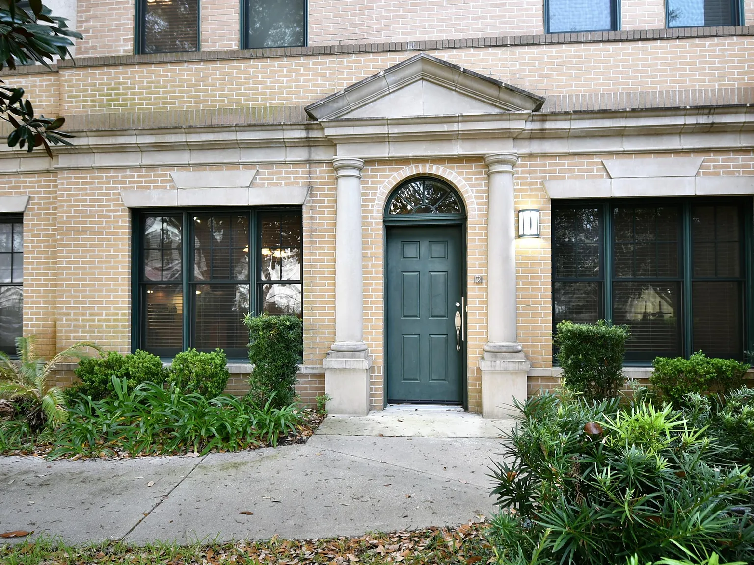 2 bed, 2.5 bath, 1280 sqft, $2,300 — Photo 1