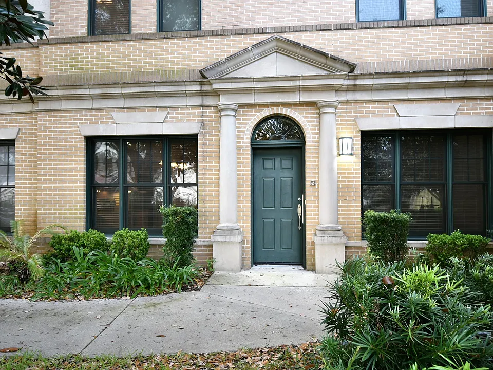 1661 Riverside Ave #121