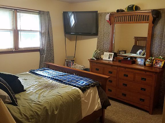 Master Bedroom (12x13.5)