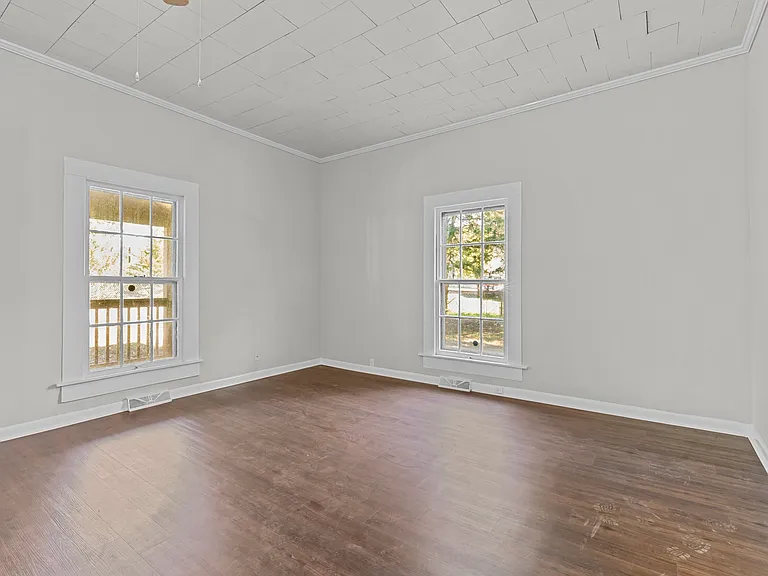 316 Bowen St — Photo 11