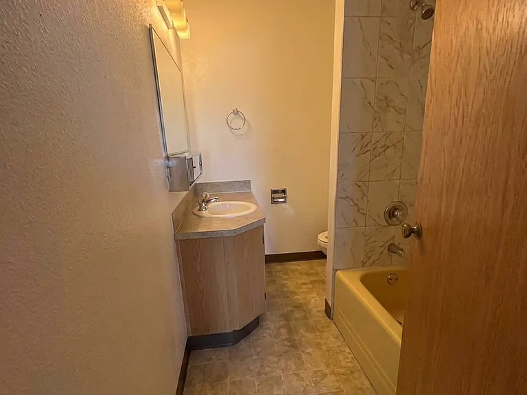 Tabor West Apartments — Photo 16