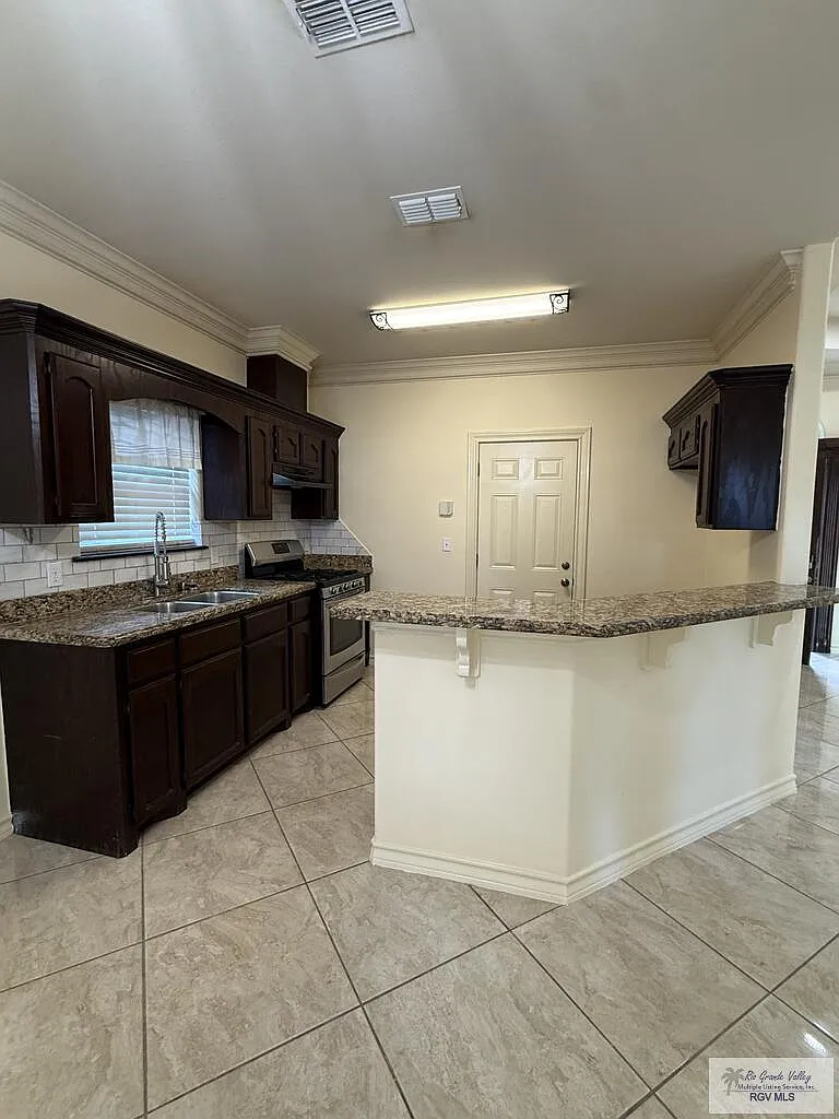 3 bed, 2.0 bath, 1239 sqft, $1,700 — Photo 4