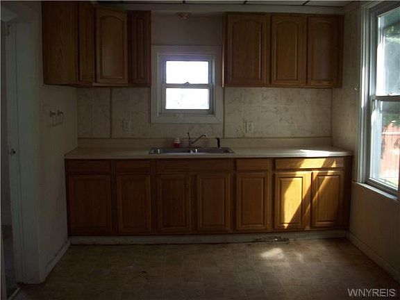 5th image of 352 Baraga St