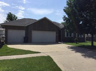 961 Lisa Dr, Waterloo, IA 50701