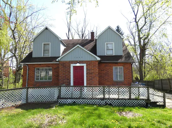 1627 Ogden Ave, Benton Harbor, MI 49022