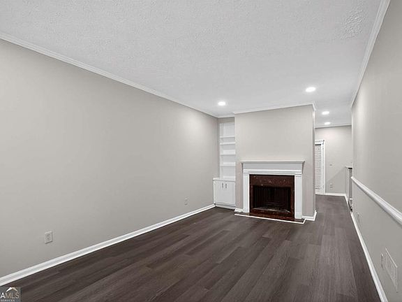 3rd image of 105 Glen Acres Ct