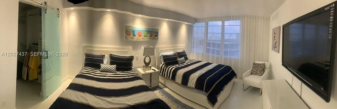 The Decoplage Condo — Photo 2