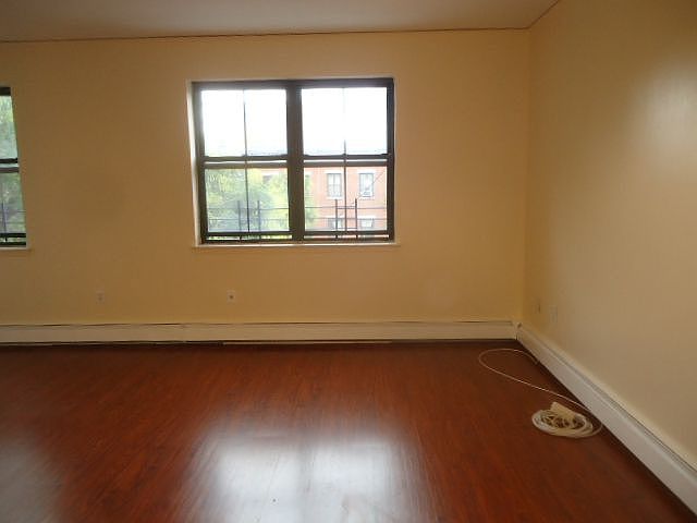 1st image of 355 Cumberland St #3