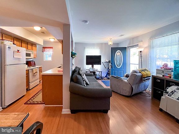 4th image of 128 N Altamont Ave
