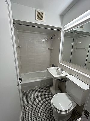 5th image of 244 E 86th St APT 23