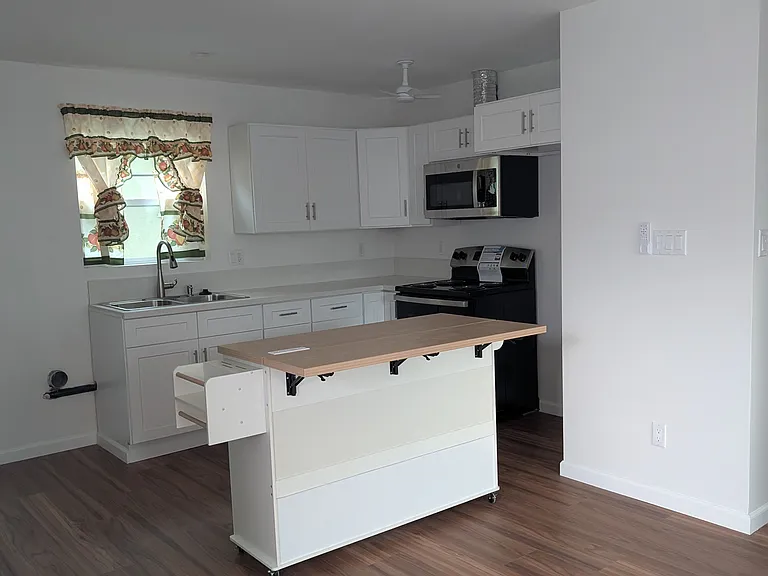 6127 Auckland Ave — Photo 4