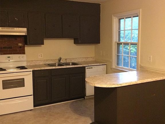 4th image of 132 Janney Ct
