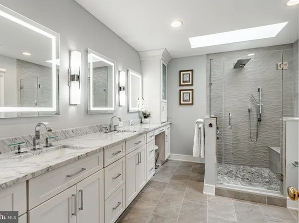 4014 Fox Mill Dr, Upper Chichester, PA 19061