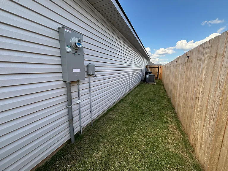 739 Venecia Dr — Photo 16