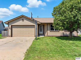 21410 Amber Dr, Gretna, NE 68028
