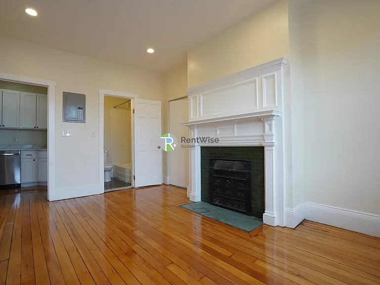 1212 Commonwealth Ave #1 — Photo 4